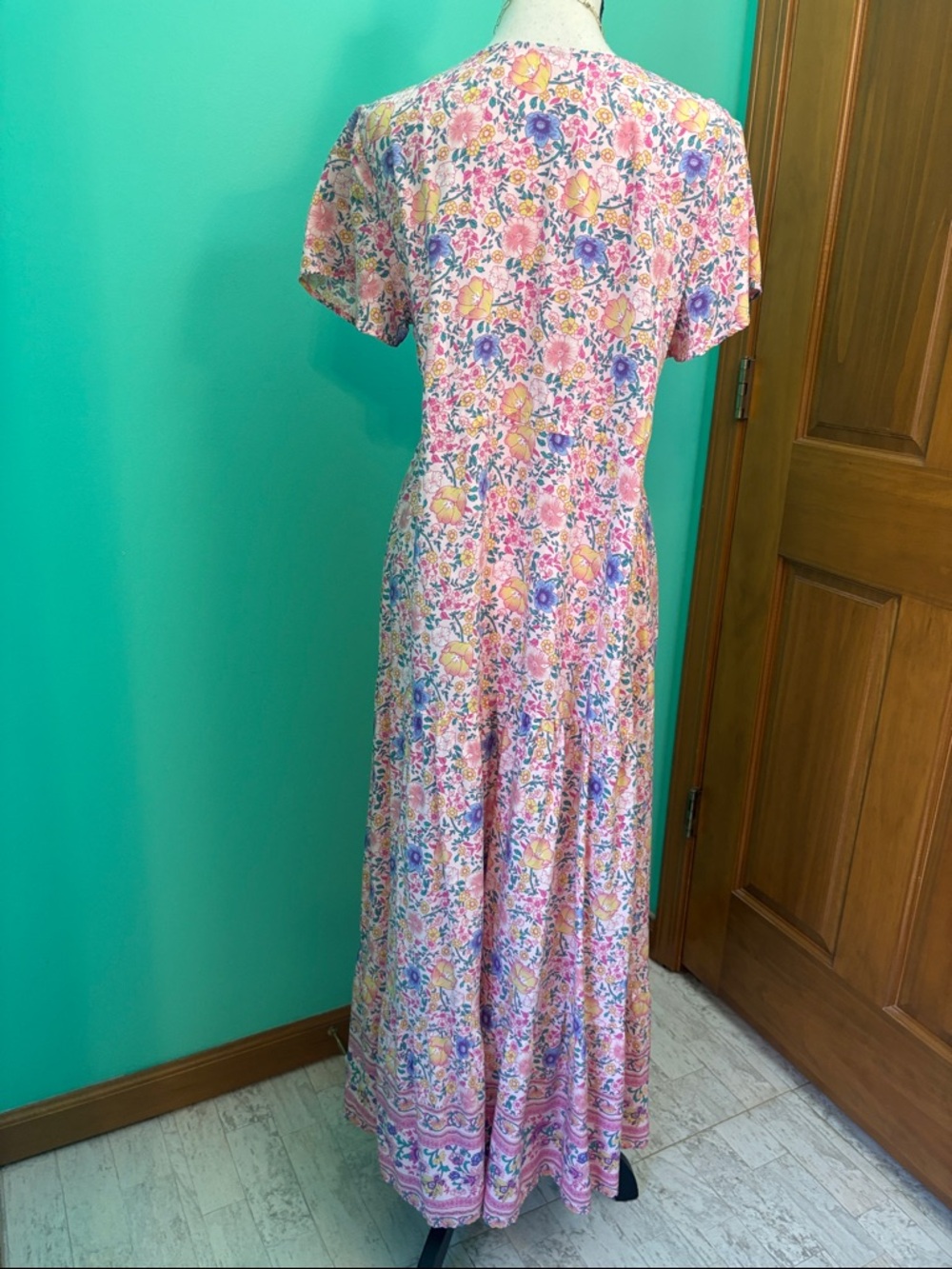Pink Floral V-Neck Maxi Dress with Short Sleeves - Picture 6 of 16